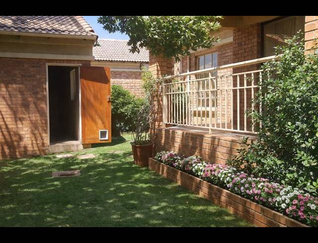 3 BEDROOM TOWNHOUSE FOR SALE IN MORELETAPARK